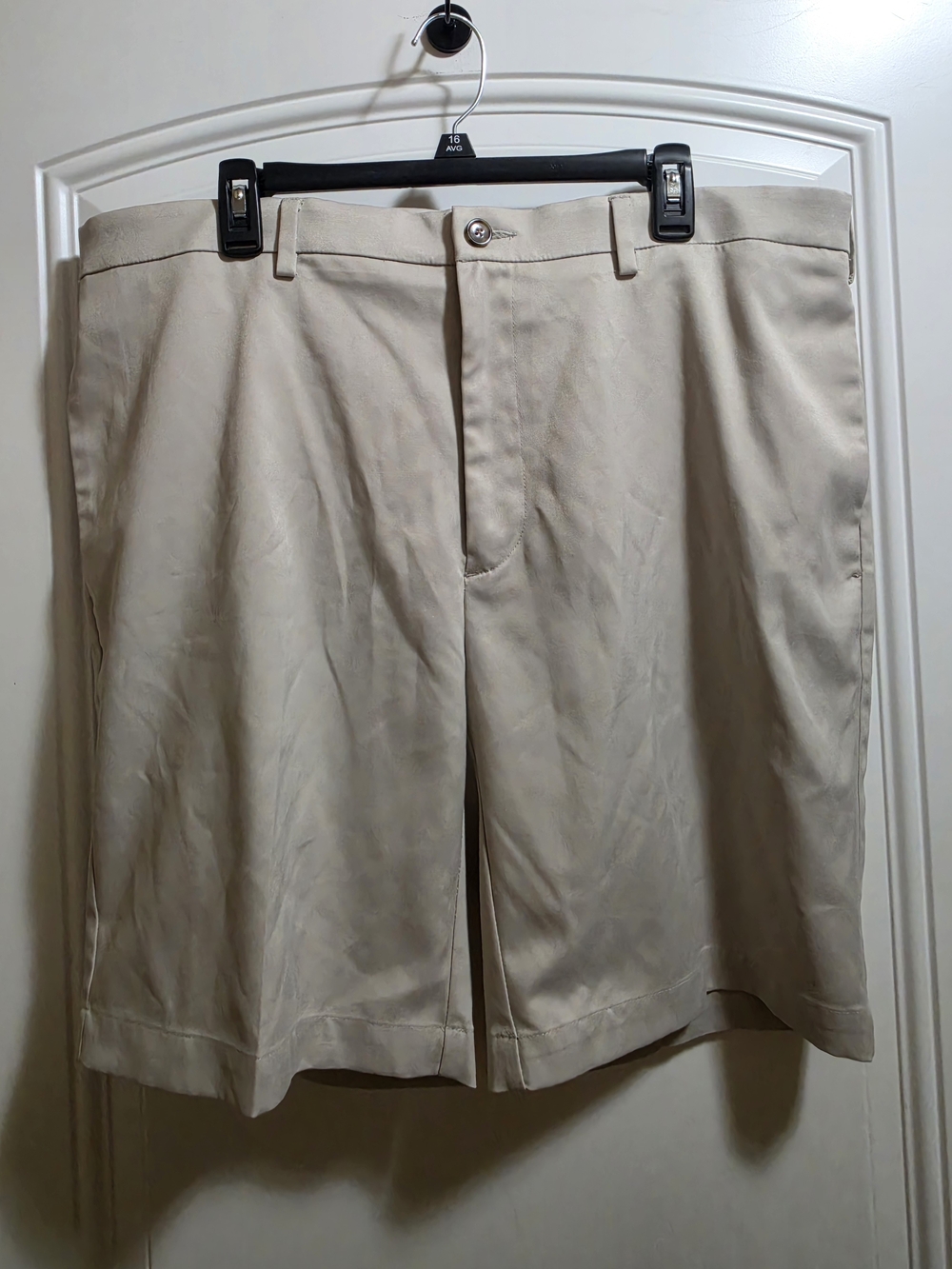 Roundtree & Yorke Men's Khaki Flat-Front Shorts